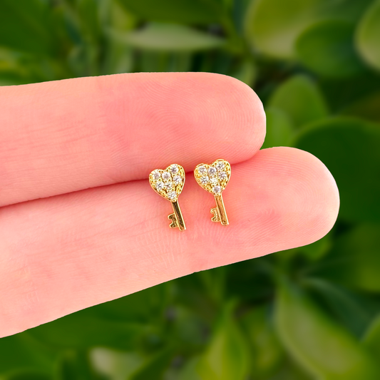 Aretes Corazon Llave Chapa de Oro Az6