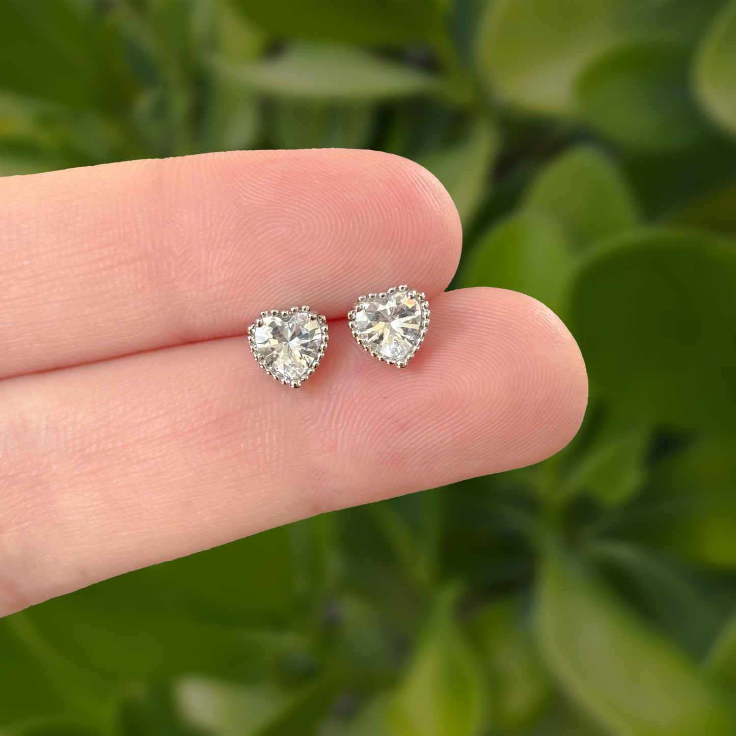 Aretes Corazón Chapa de Oro Blanco AZ368