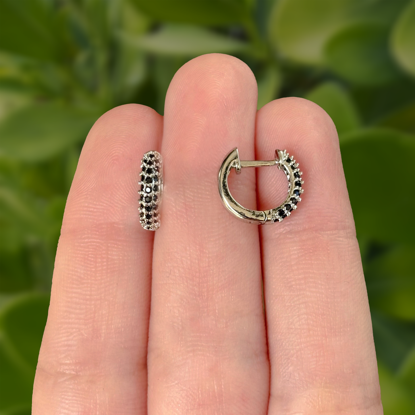 Aretes Arracada Plateada Con Zirconias Negras Chapa de Oro R783