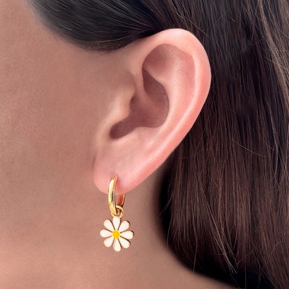 Aretes Flor Blanca Chapa de Oro 1o1