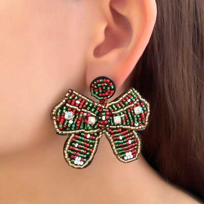 Aretes Lazo de Cuentas Navideño