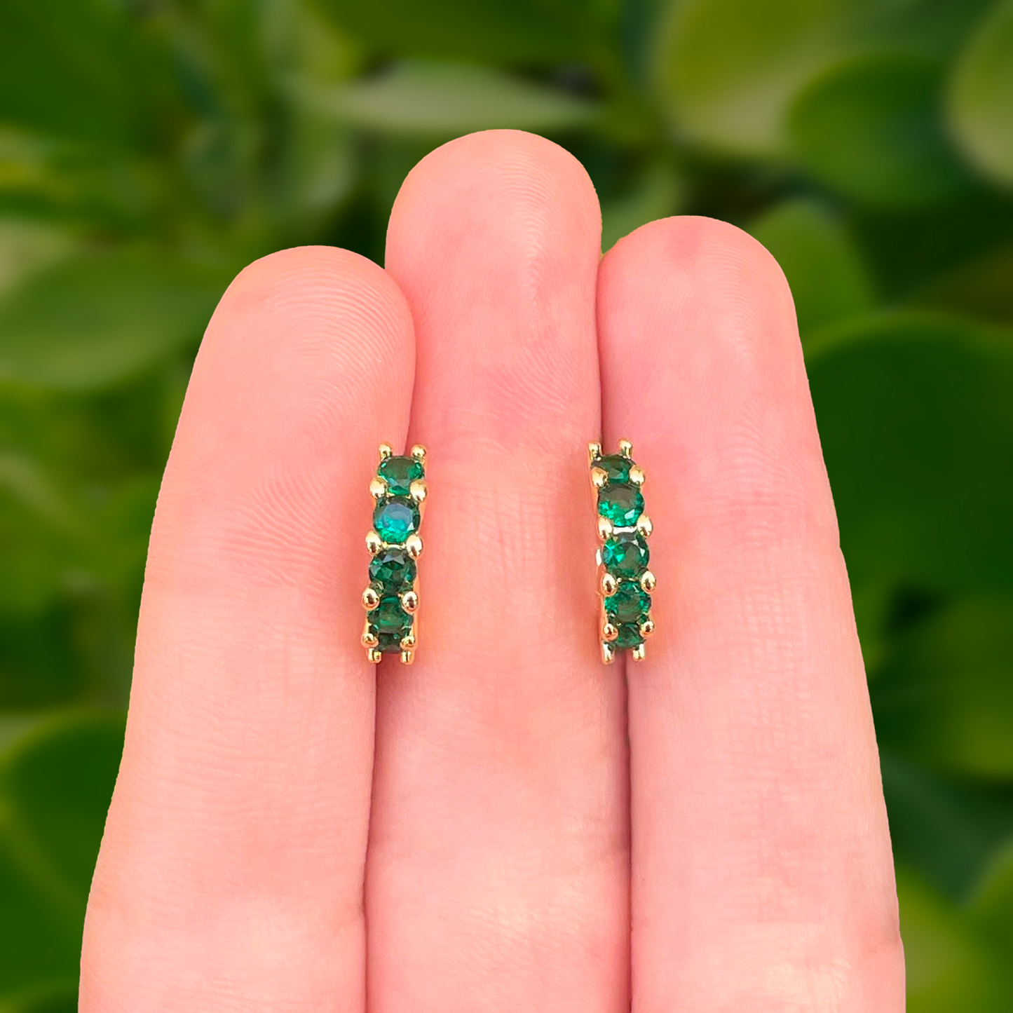 Aretes Mini Arracada Zirconia Verde Chapa de Oro  Az224