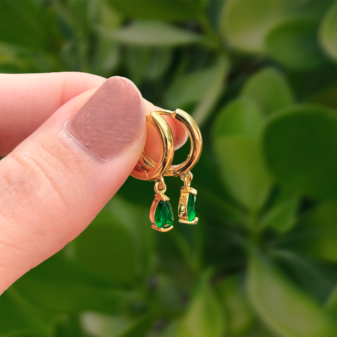 Aretes Arracada Zirconia Verde Chapa de Oro Az427