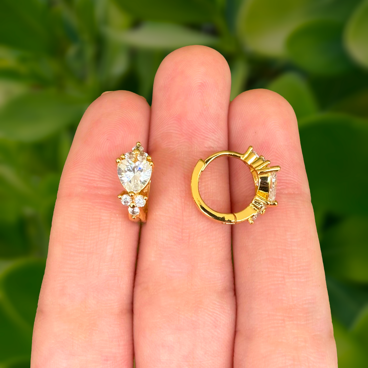 Aretes Arracada Corazón Zirconia Blanca Chapa de Oro Az424