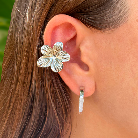 Arete Ear Cuff  Flor Plateada Acero Inoxidable 1pz  1i3