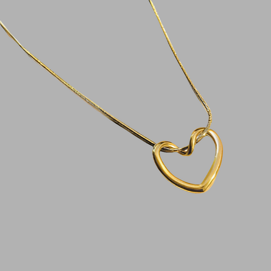 Collar Dorado Corazón Enlazado Acero Inoxidable  2S8