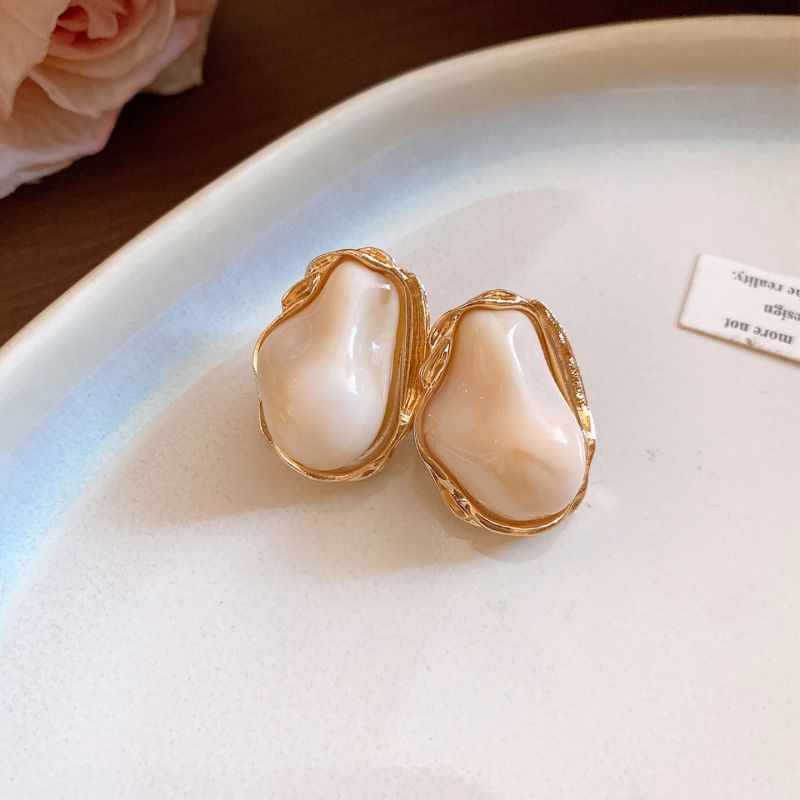 Aretes Dorados Piedra Blanca
