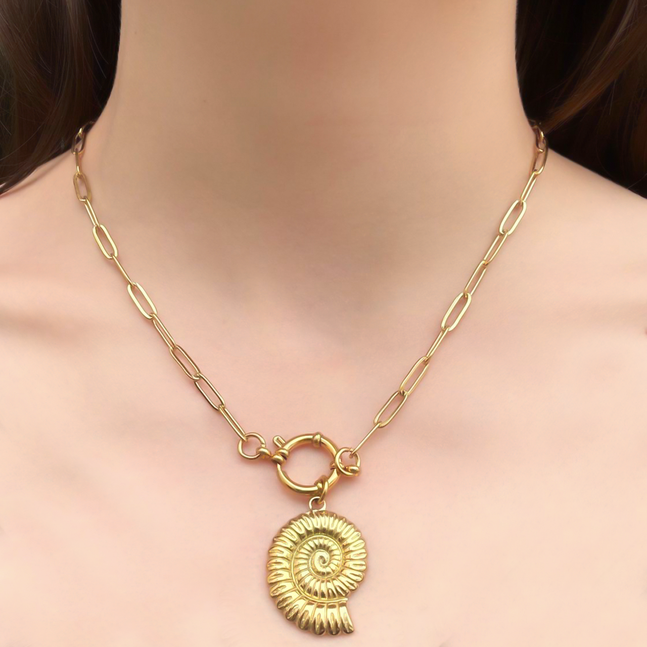 Collar Caracol Dorado Acero Inoxidable 3C4