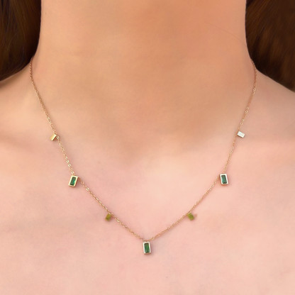 Collar Dorado Zirconias Verdes Acero de Titanio