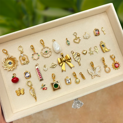 Charm Amor y Paz Chapa de Oro