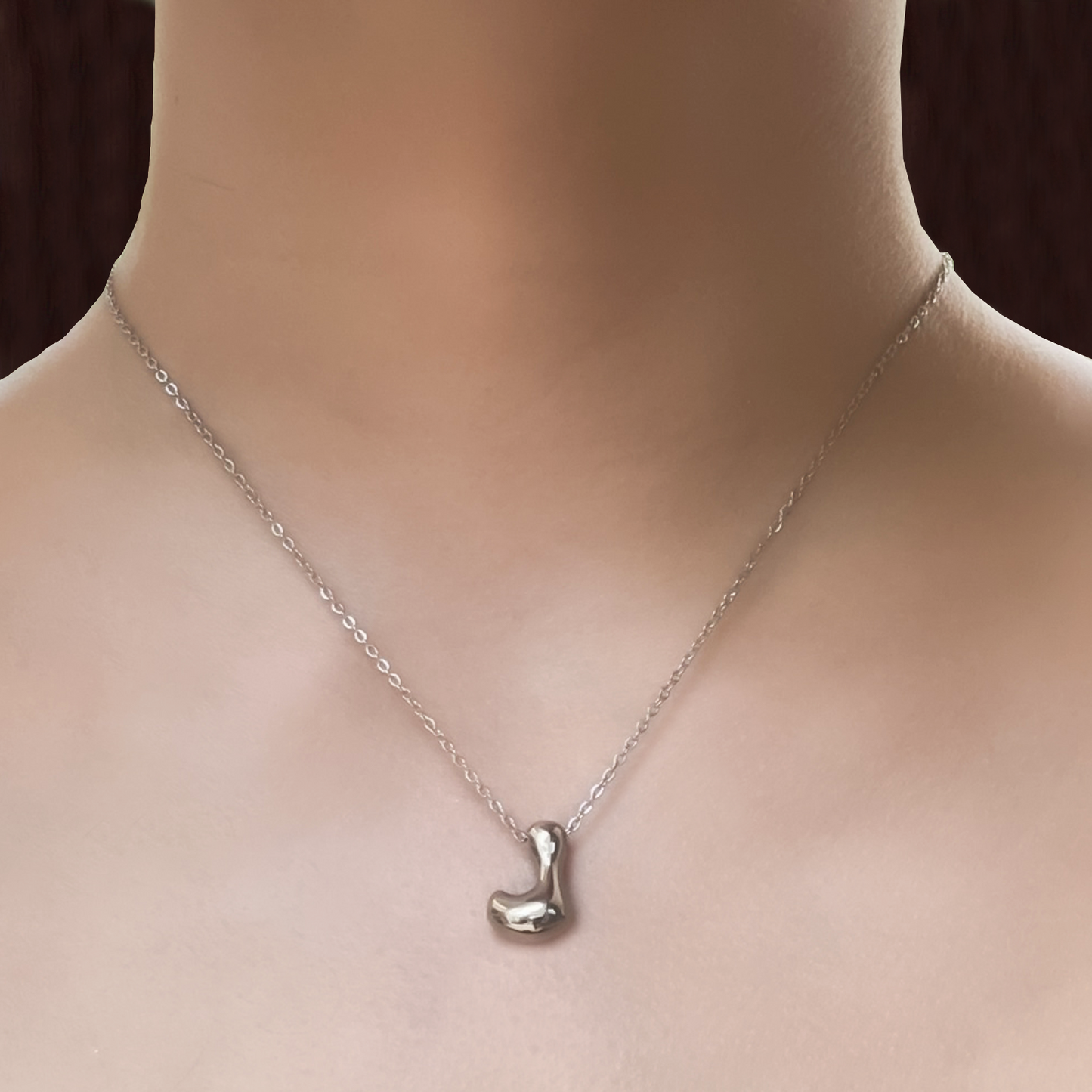 Collar Plateado Letra ¨J¨ Acero Inoxidable  2L1
