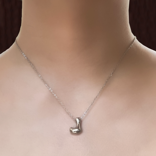 Collar Plateado Letra ¨J¨ Acero Inoxidable  2L1