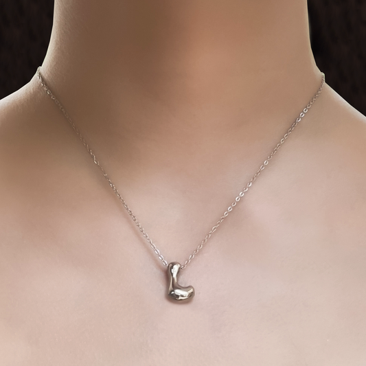 Collar Plateado Letra ¨L¨ Acero Inoxidable  2L1