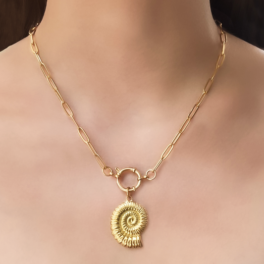 Collar Caracol Dorado Acero Inoxidable 1L4