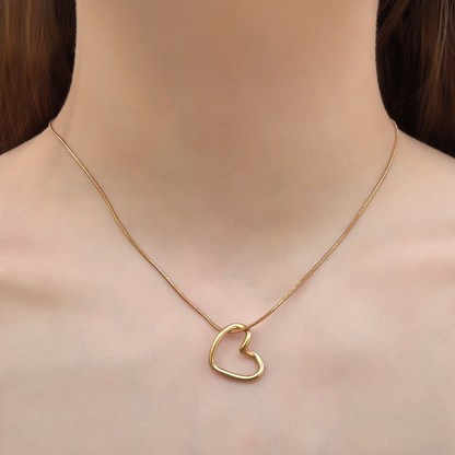 Collar Dorado Corazón Enlazado Acero Inoxidable  1G5