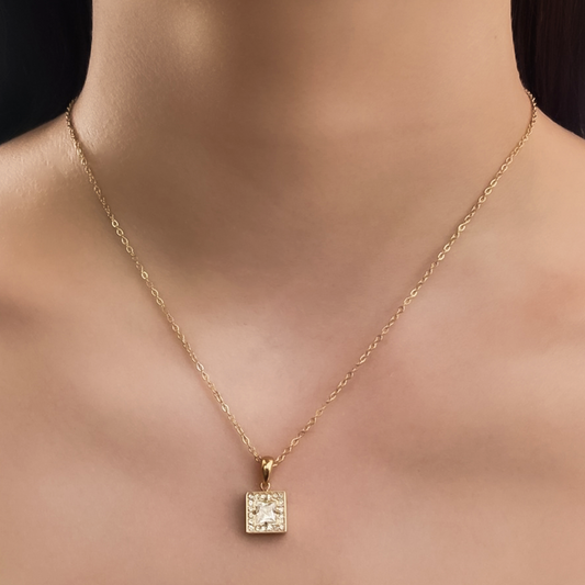 Collar Cubo Dorado Zirconia 4E24