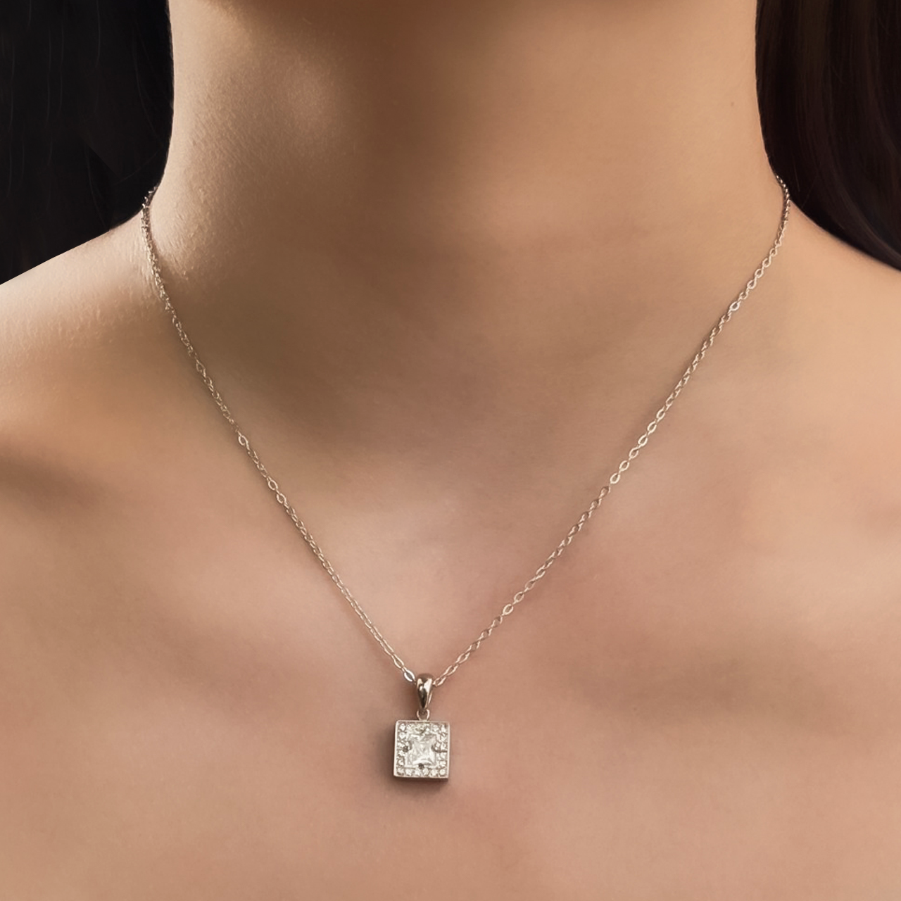 Collar Cubo Plateado Zirconia 4E13