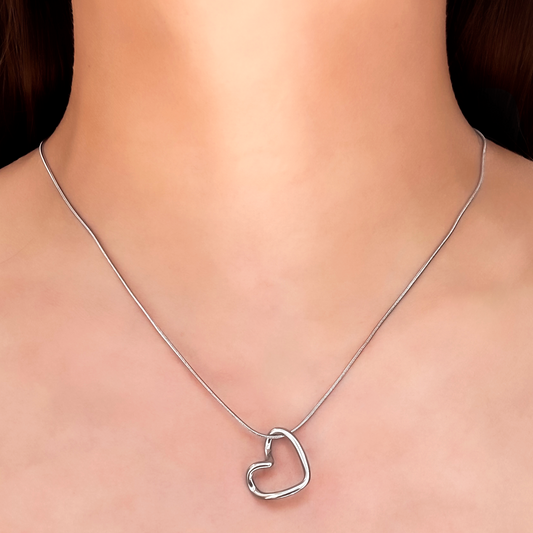 Collar Plateado Corazón Enlazado Acero Inoxidable  1M5