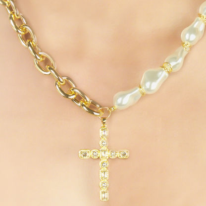 Collar Dorado y de Perlas con Cruz 1AA1