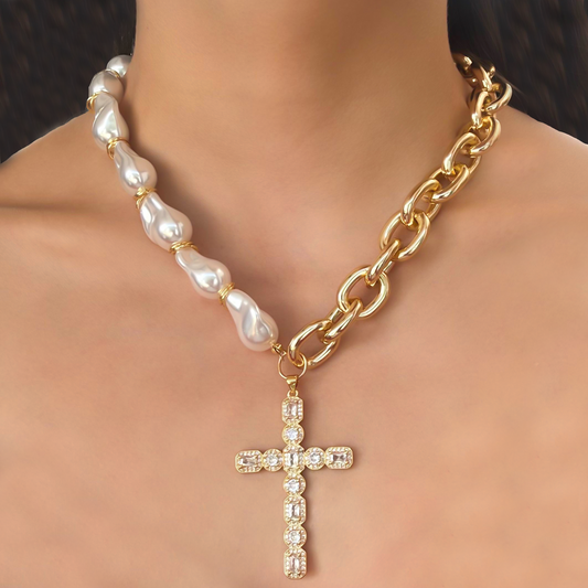 Collar Dorado y de Perlas con Cruz 1AA1