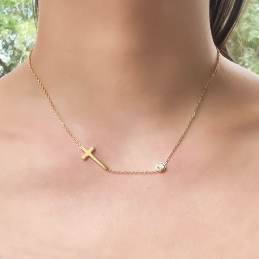 Collar Dorado Cruz Acostada  y Zirconia  2R5