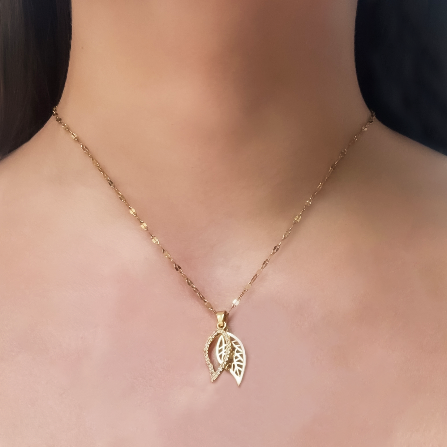 Collar Hoja Dorada Brillante Movil Acero Inox 1M7