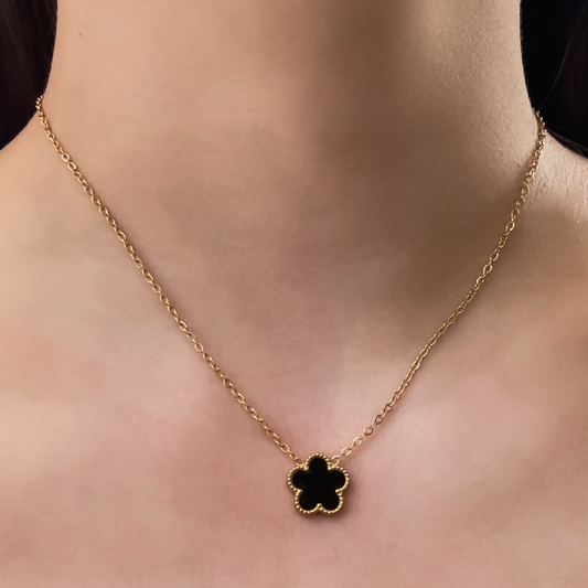 Collar Trebol Negro Acero Inoxidable  1Q1
