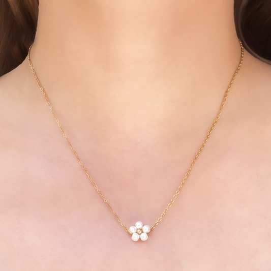 Collar Dorado Flor Blanca Acero Inoxidable  2D5