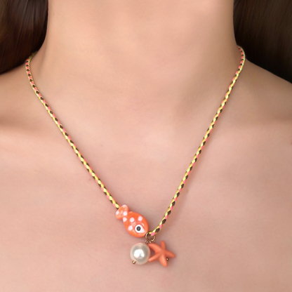 Collar de Hilo Pez y Estrella Naranja 3j8