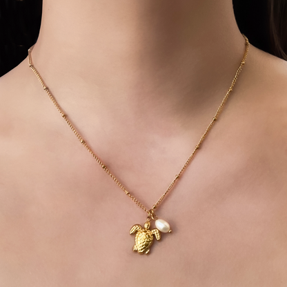 Collar Tortuga Dorada Perlita  2T1