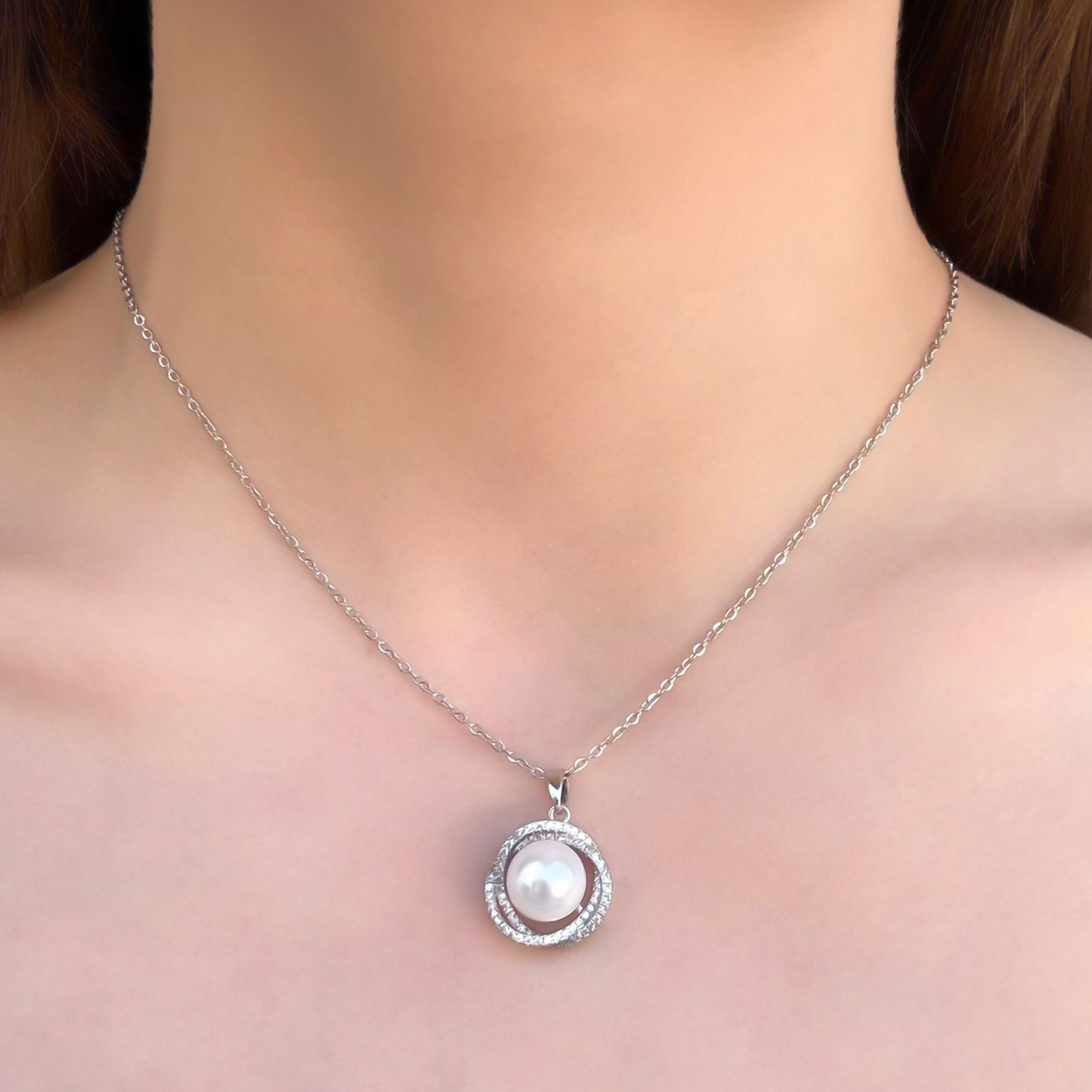 Collar Plateado Perla Brillante  Chapa de Oro 1Y1