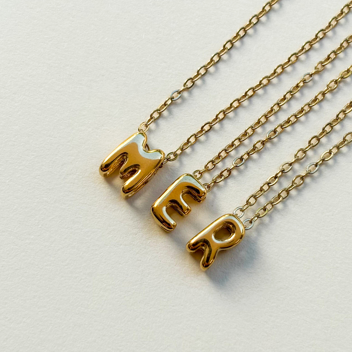 Collar Cadena  Inicial Globito Dorado