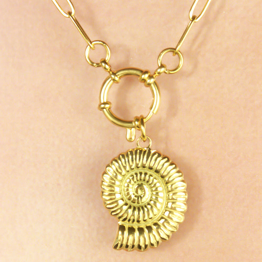 Collar Caracol Dorado Acero Inoxidable 1L4
