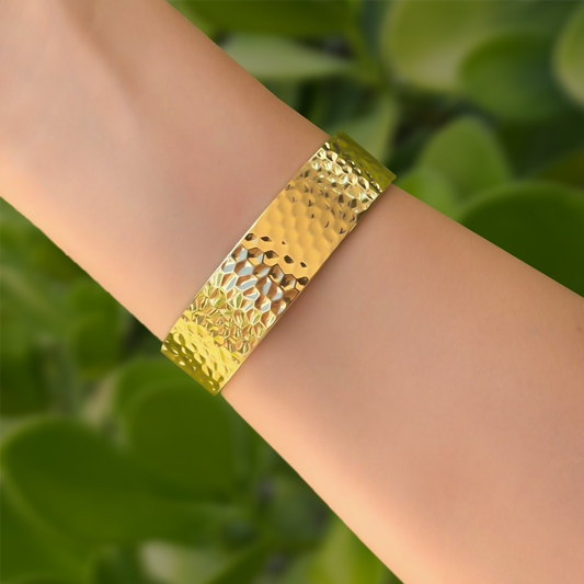Pulsera Dorada Gruesa  4E31
