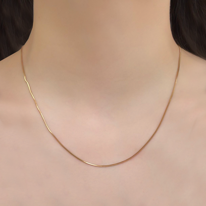 Collar Cadena Dorada Delgada Acero de Titanio