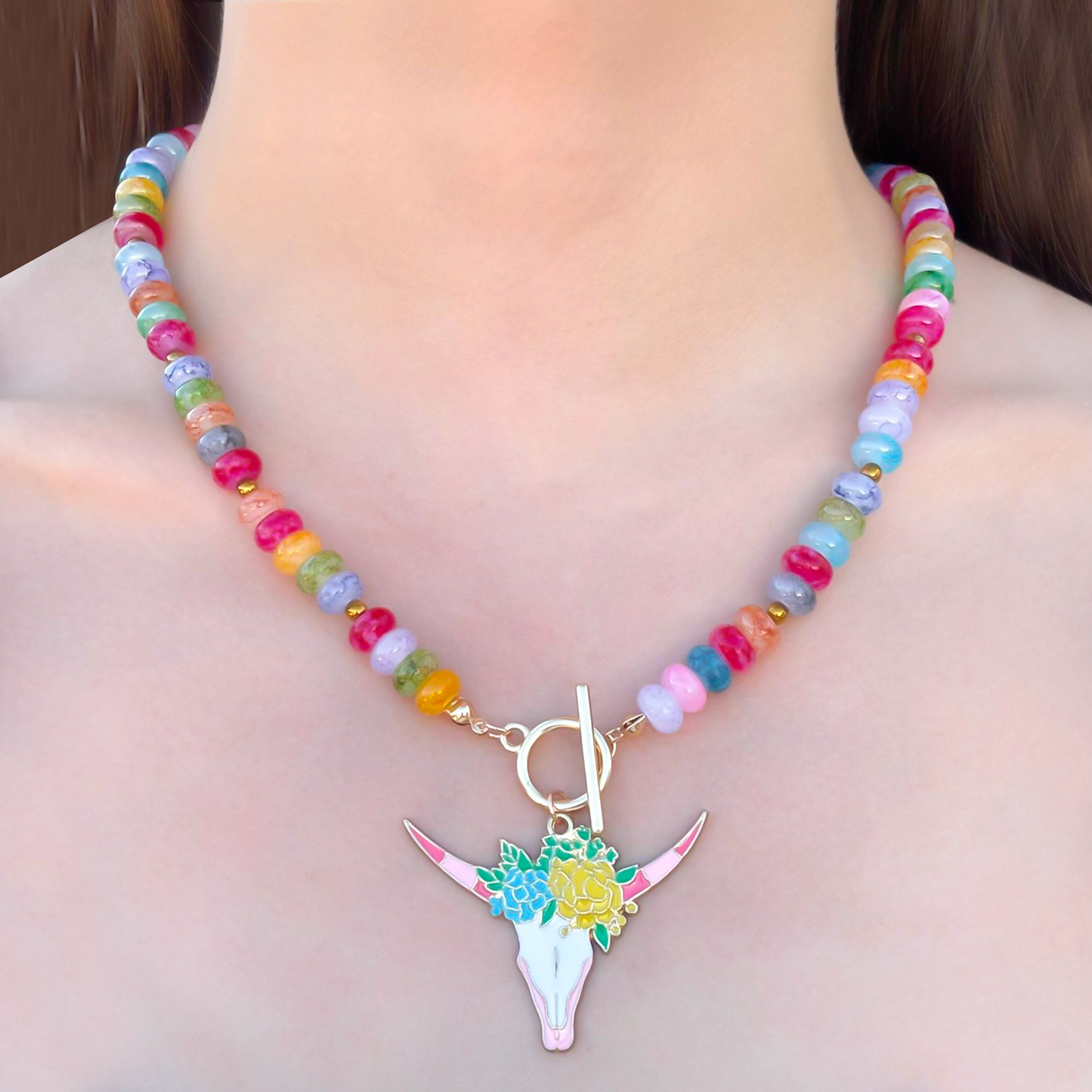 Collar Cuentas de Colores y Toro
