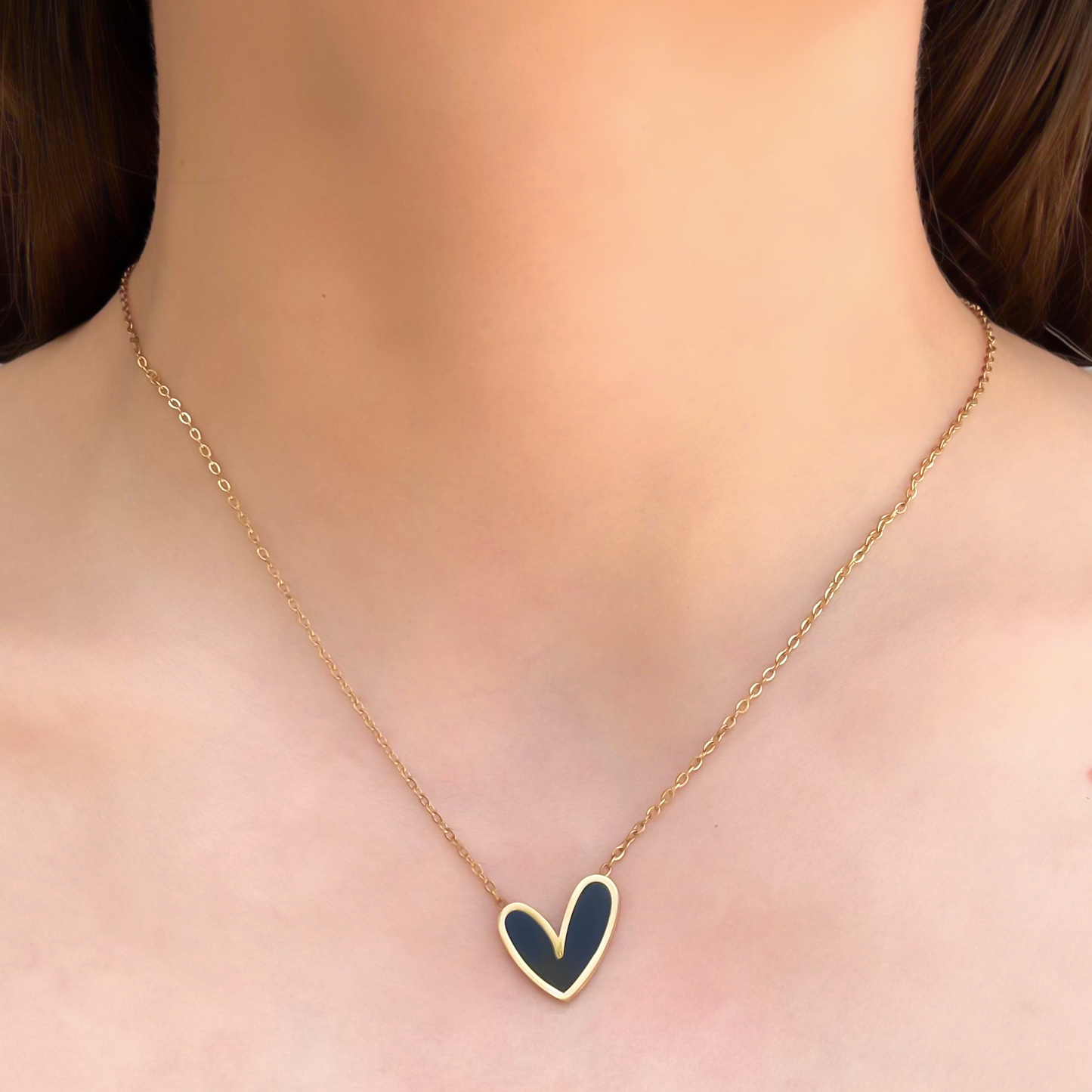 Collar Corazon Negro Acero de Titanio 2R4