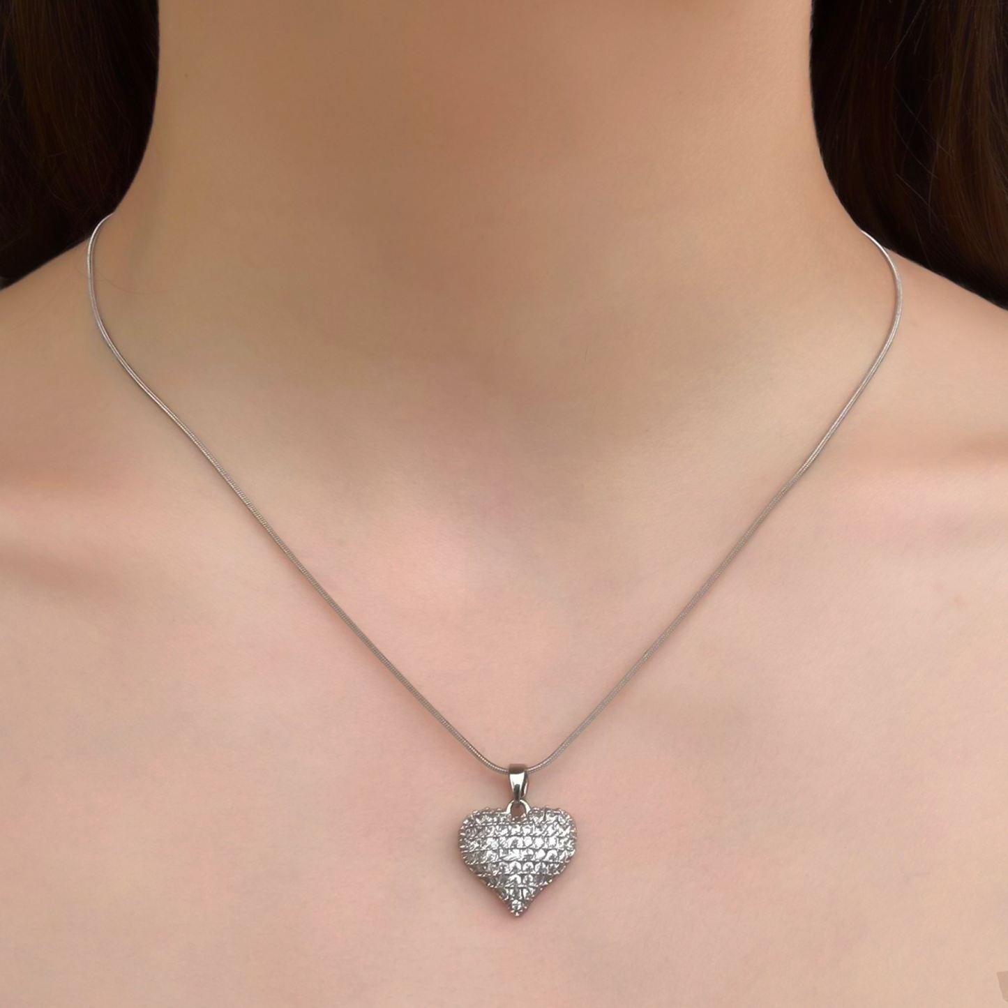 Collar Plateado Corazón Brillante  Acero de Titanio 1R2