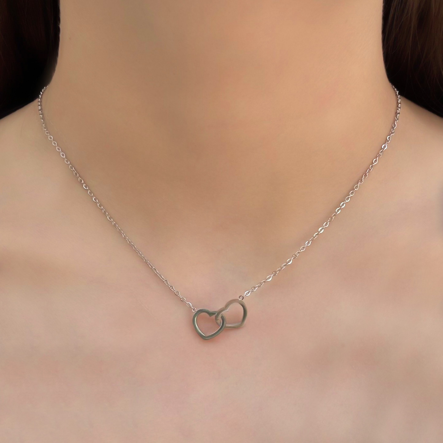 Collar Plateado Corazones Enlazados Acero Inox  1W5