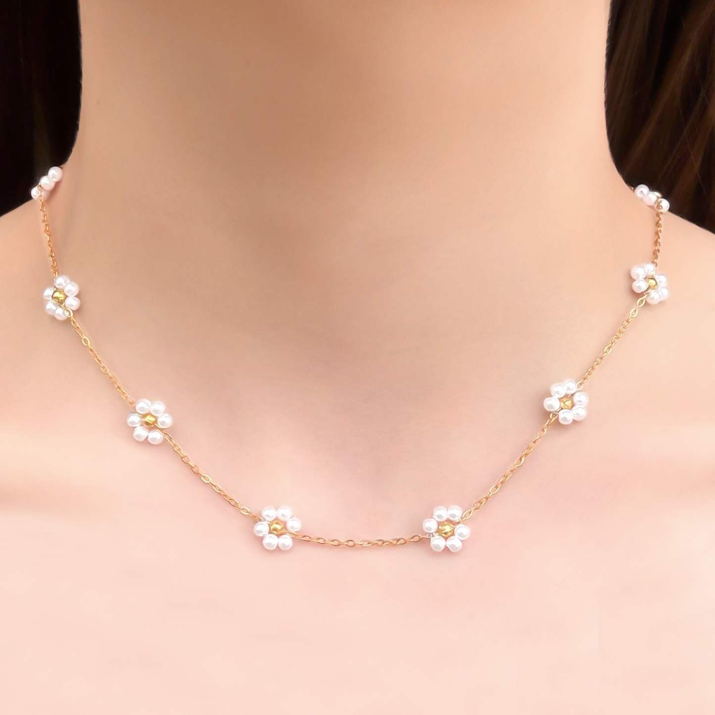 Collar Dorado Dulce Flor Blanca Acero Inoxidable  1A8