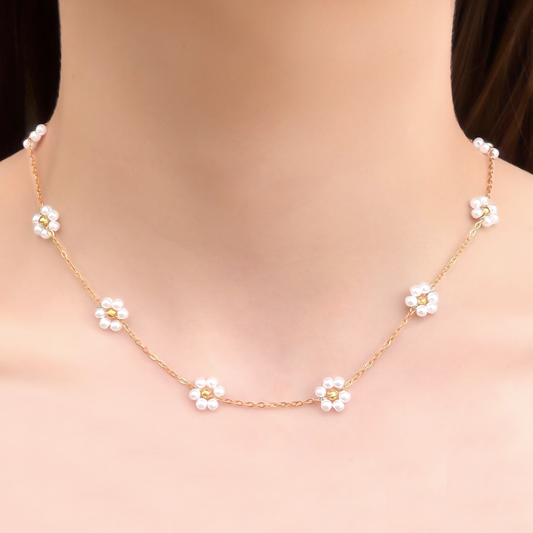 Collar Dorado Dulce Flor Blanca Acero Inoxidable  1A8