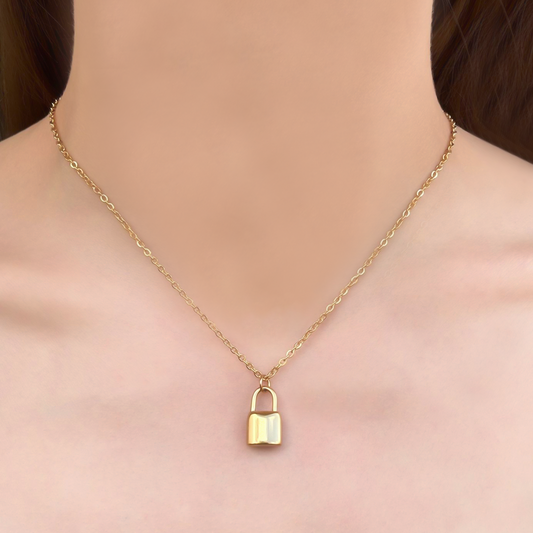 Collar Dorado Candado Acero Inoxidable 2H8