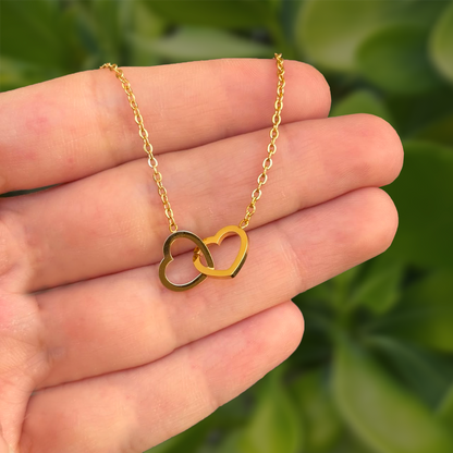 Collar Dorado Corazones Enlazados Acero Inoxidable