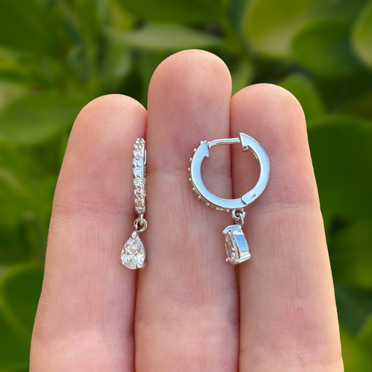 Aretes Arracada Plateada con Zirconias Blancas Chapa de Oro Az275