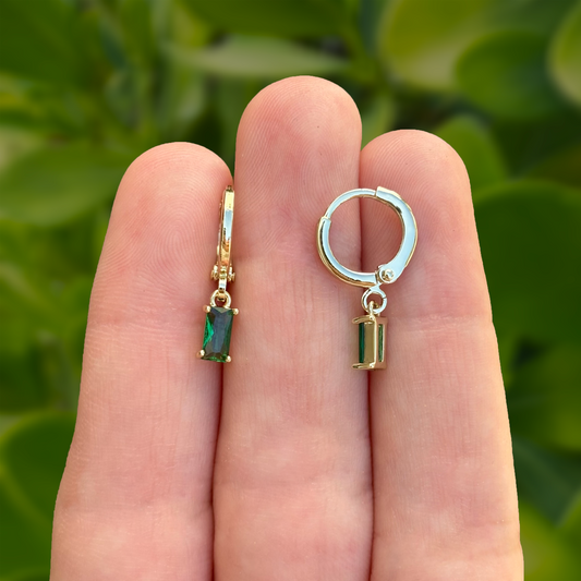 Aretes Arracada Dorada Zirconia Verde Chapa de Oro Az442