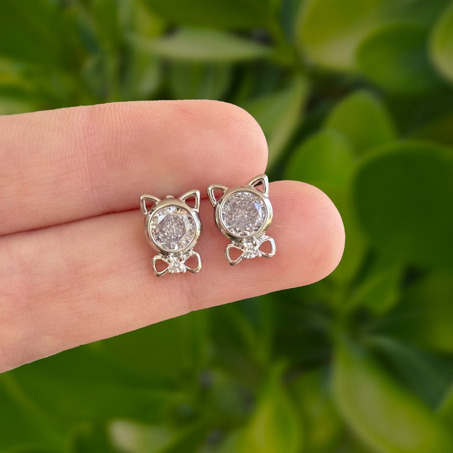Aretes Gato Plateado con Zirconias Chapa de Oro Az77