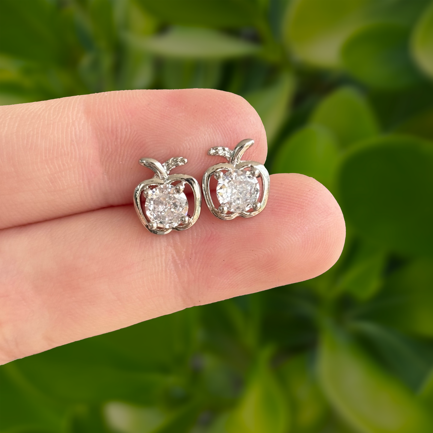 Aretes Plateados Manzana con Zirconia Chapa de Oro Az416