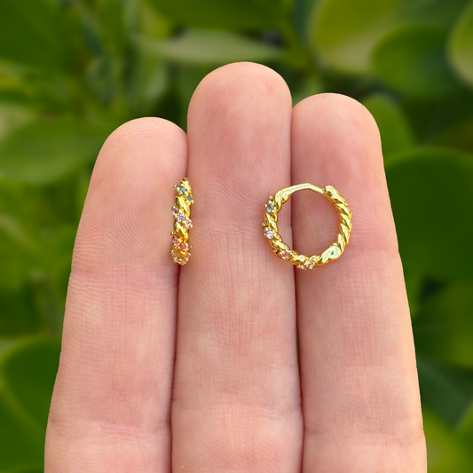 Aretes Arracada Dorada con Zirconias de Colores Chapa de Oro
