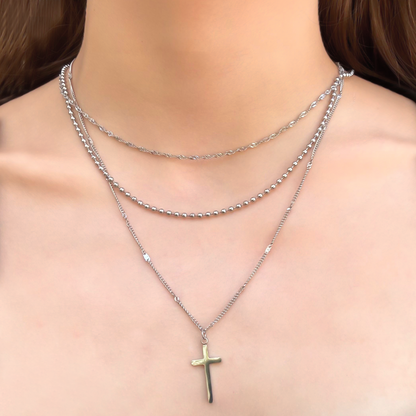 Collar Layer Plateado  con Cruz 3i5