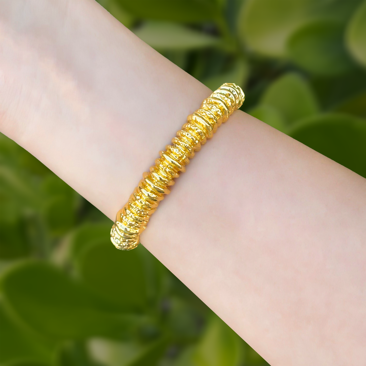 Pulsera Dorada Grum Abierta  2S5